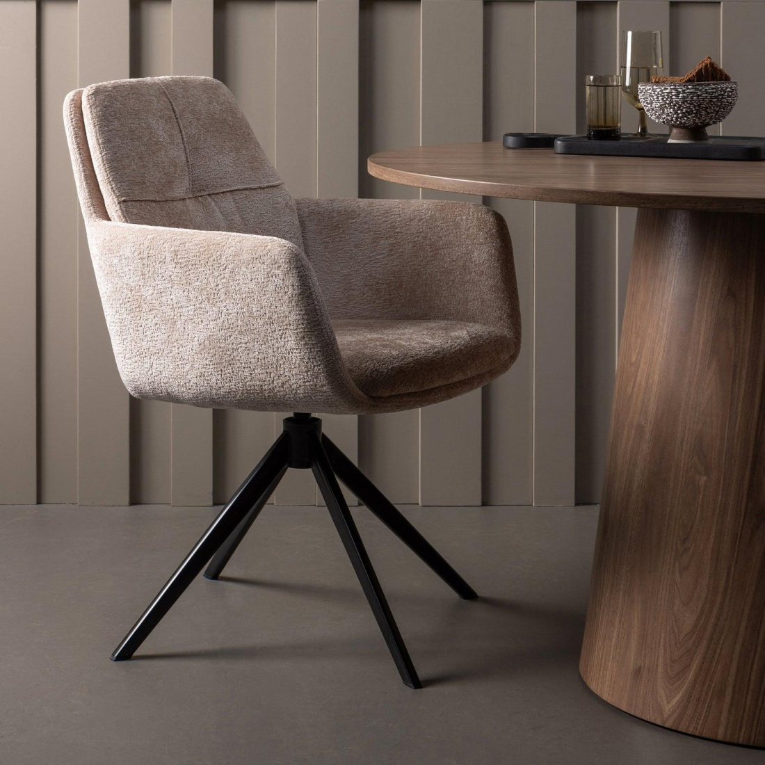 MAAN WALNUT jídelní stůl 2