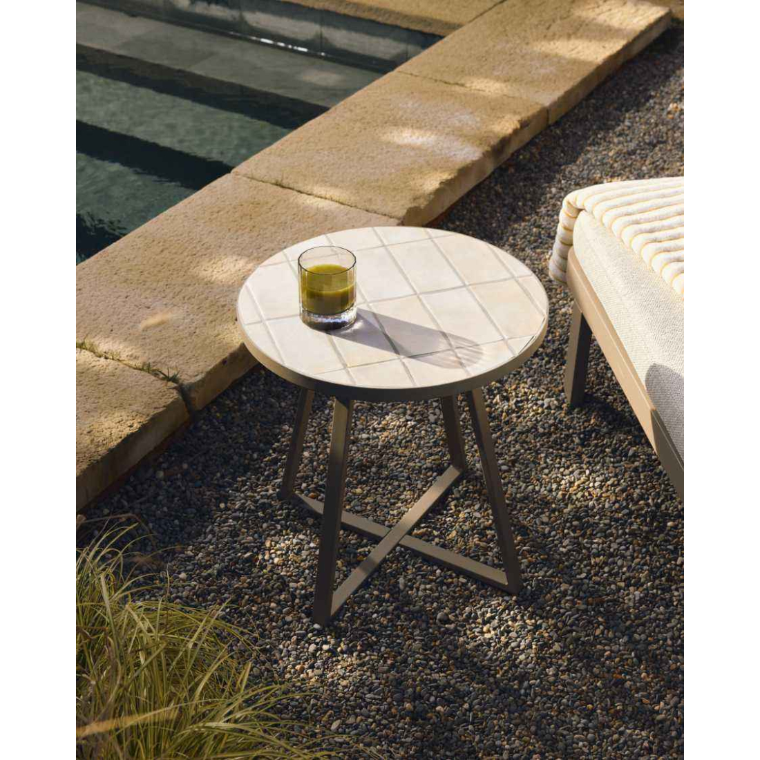 TELLA BEIGE odkládací stolek 2