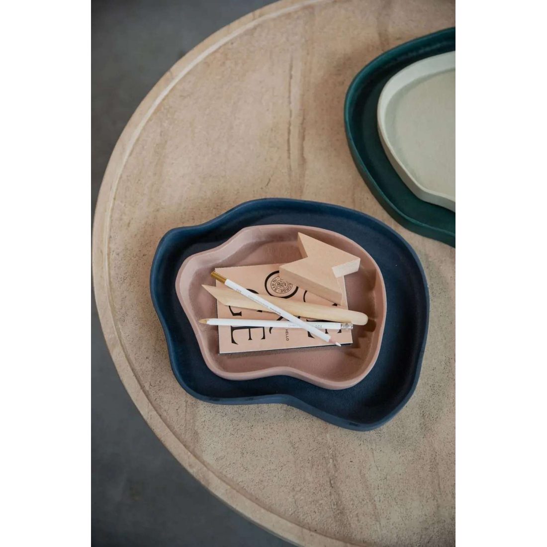 ZUIVER REVOLT PINK podnos 2